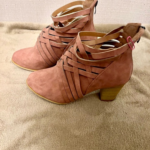 Size 5 Dusty Rose Heeled Dress Ankle Boot - Picture 2 of 3